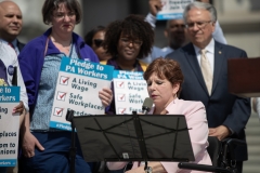 9 de abril de 2019: El senador Tim Kearney se une a SEIU en la manifestación del Capitolio estatal para mejorar los derechos de los trabajadores.