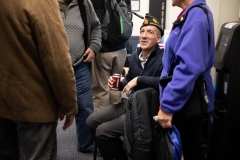 16 de noviembre de 2019: El senador Tim Kearney honra a los veteranos y su servicio a nuestro país en una Exposición de Veteranos en la que participan vendedores y expertos en una amplia variedad de servicios para veteranos.