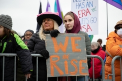 19 de enero de 2019: El senador Tim Kearney se une a miles de personas en la 3ª Marcha Anual de las Mujeres en Filadelfia.